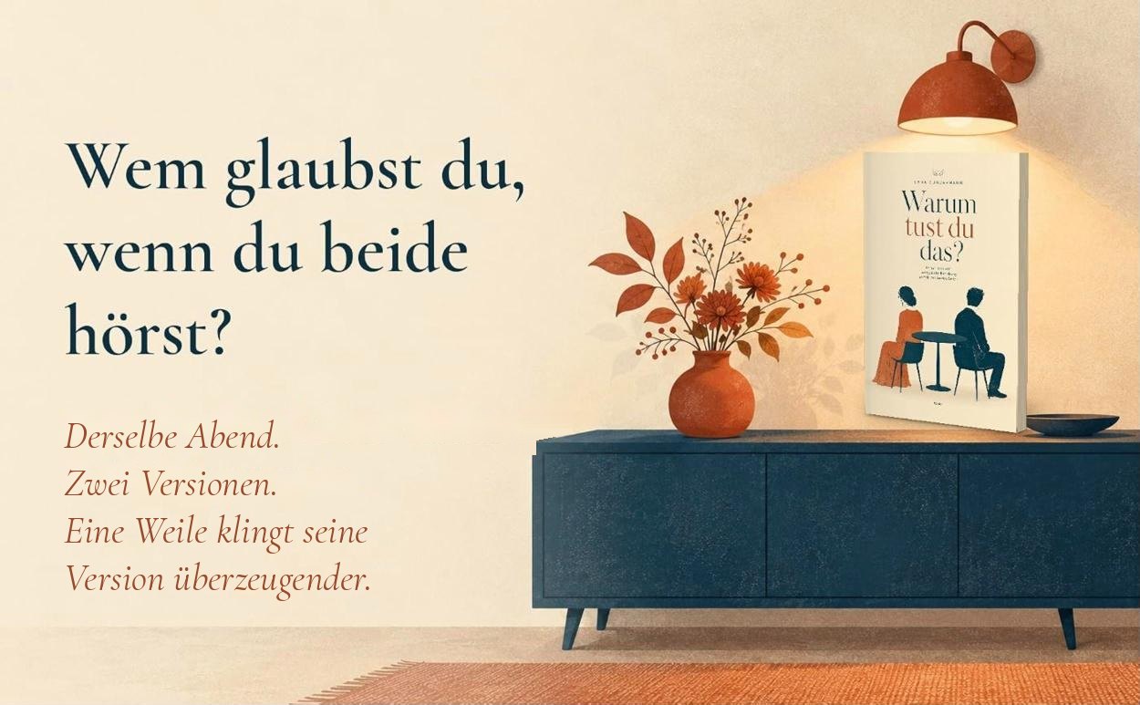 Das Buch Warum tust du das? steht unter einer warmen Wandlampe auf einem dunkelblauen Sideboard, daneben der Text: Wem glaubst du, wenn du beide hörst? Derselbe Abend. Zwei Versionen. Eine Weile klingt seine Version überzeugender.